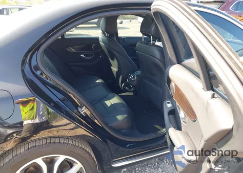 2018 Mercedes-Benz C 300 4Matic z USA, uszkodzony, nr VIN WDDWF4KBXJR311890